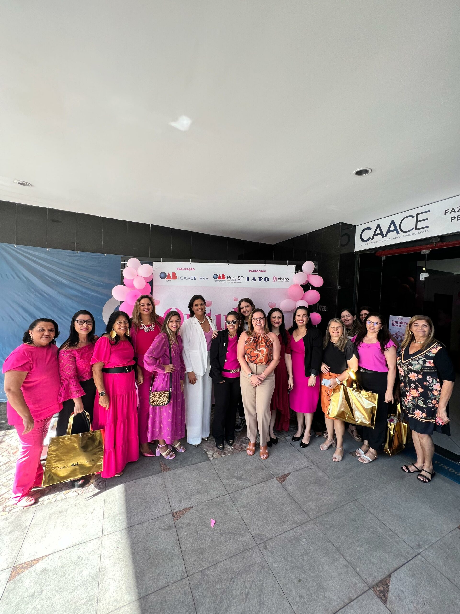 Outubro Rosa CAACE oferta dia de serviços e cuidados à advocacia feminina