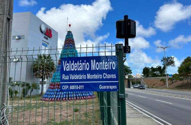 Pai do ex-presidente Valdetário Monteiro é homenageado com nome de rua ao lado da sede da OAB-CE